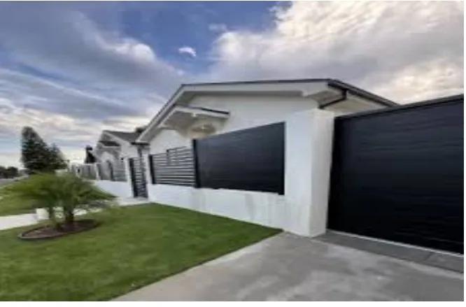 How Aluminum Fencing Balances Security and Style in Los Angeles