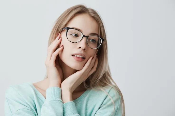 Ray-Ban Sunglasses vs Ray-Ban Glasses: Which Pair Do You Actually Need?