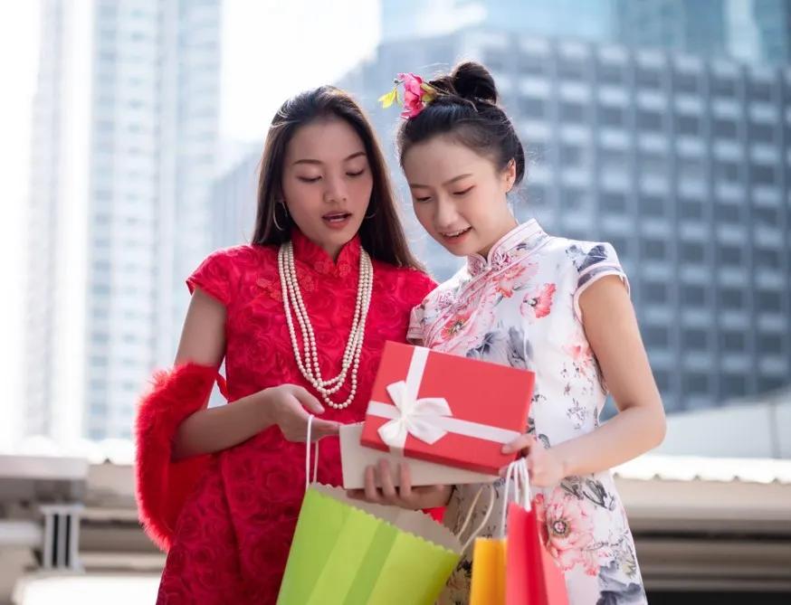 Gift-Giving Across Singapore's Cultures: